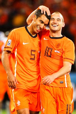 Van Bronckhorst and Sneijder celebrate victory