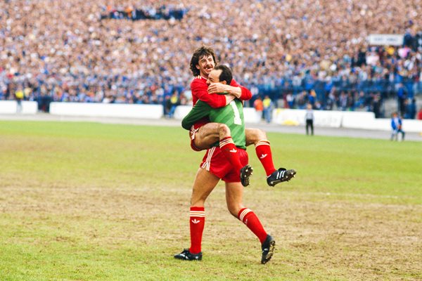 Mark Lawrenson & Bruce Grobbelaar Liverpool Division One Champions 1986