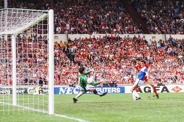 Ian Rush scores Liverpool v Everton 1986 FA Cup Final 