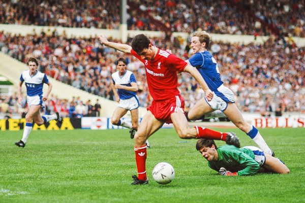 Ian Rush scores Liverpool v Everton FA Cup Final 1986
