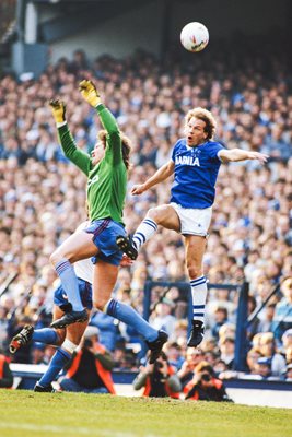 Andy Gray Everton v Phil Parkes West Ham Goodison Park 1985