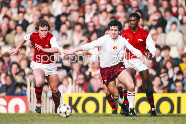 Peter Nicholas Arsenal v Dennis Mortimer Aston Villa FA Cup 1983
