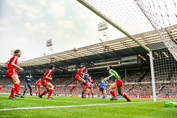 Lawrie Sanchez scores Wimbledon FA Cup winner v Liverpool 1988