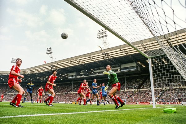 Lawrie Sanchez scores Wimbledon FA Cup winner v Liverpool 1988