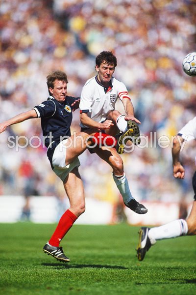 Neil Simpson Scotland v Bryan Robson England Rous Cup 1987