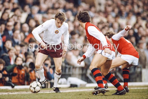 Tony Morley Aston Villa v Rix & Sansom Arsenal Highbury 1983