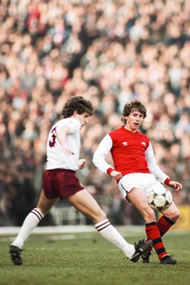 Vladimir Petrovic Arsenal v Colin Gibson Aston Villa 1983