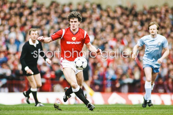 Mark Hughes Manchester United v Manchester City Division One 1986