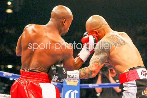 Floyd Mayweather Jr. connects with Miguel Cotto 2012