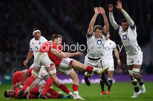 Gareth Davies Wales v England Twickenham Six Nations 2018