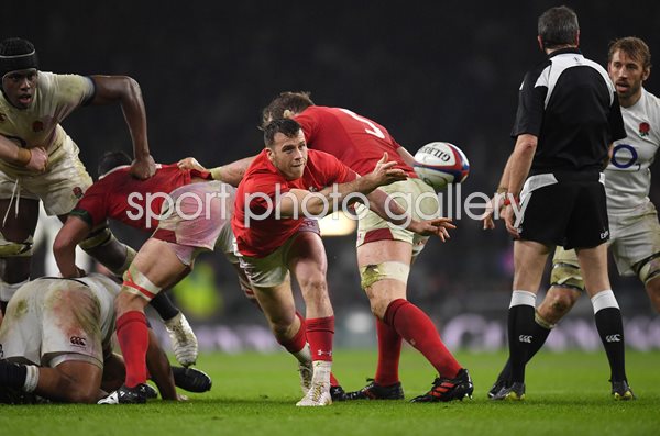 Gareth Davies Wales v England Twickenham Six Nations 2018