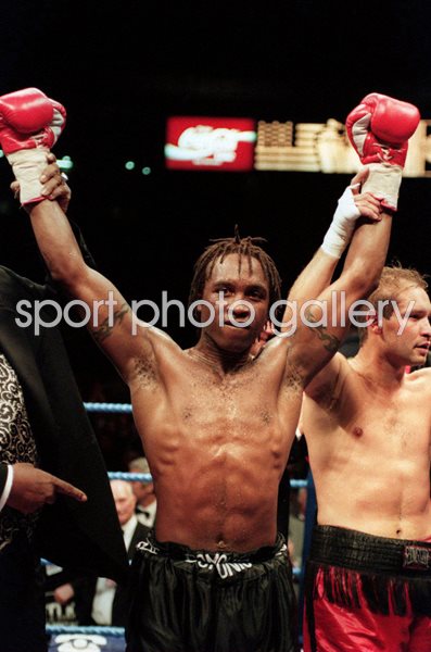Nigel Benn beats Danny Ray Perez Wembley 995