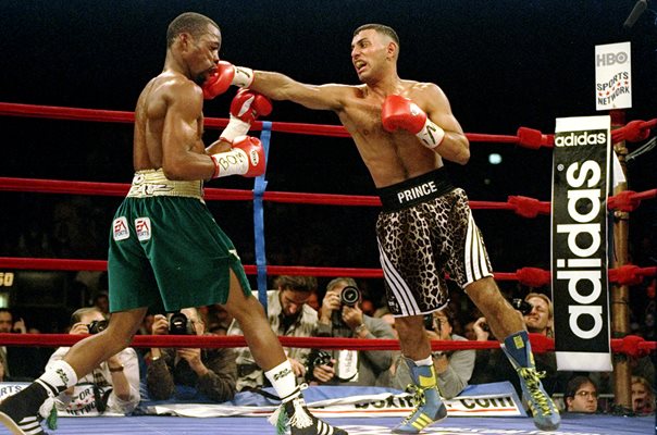 Prince Naseem Hamed knocks out Kevin Kelley New York 1997