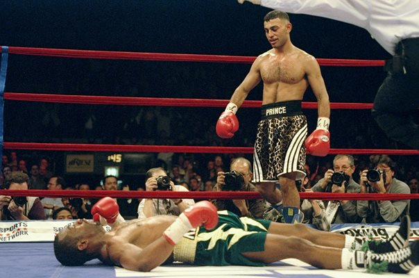 Prince Naseem Hamed knocks out Kevin Kelley New York 1997