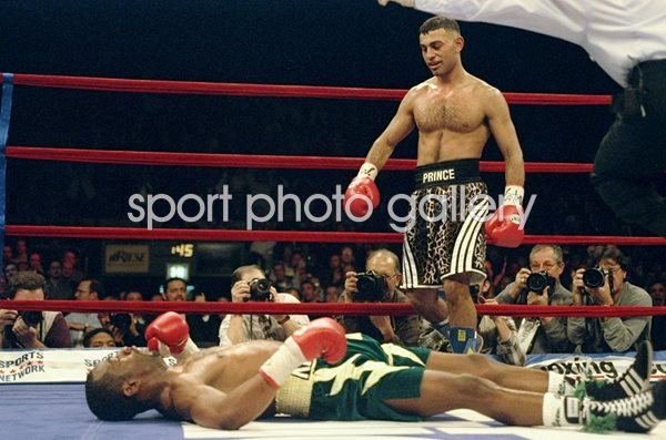 Prince Naseem Hamed knocks out Kevin Kelley New York 1997
