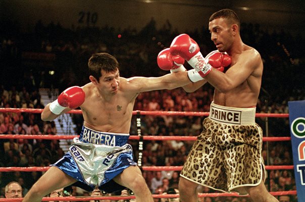 Naseem Hamed v Marco Antonio Barrera Las Vegas 2001