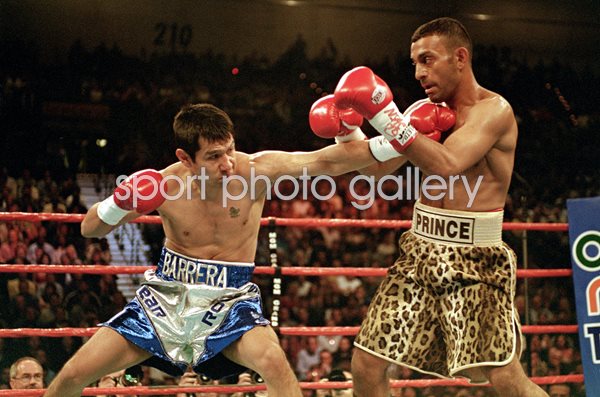 Naseem Hamed v Marco Antonio Barrera Las Vegas 2001
