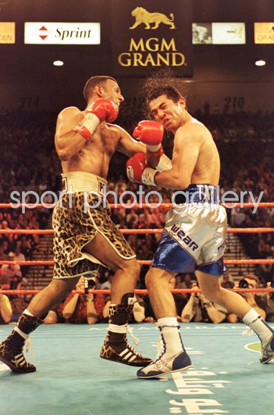 Naseem Hamed v Marco Antonio Barrera Las Vegas 2001