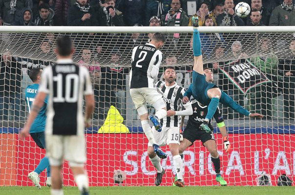 Cristiano Ronaldo Real Madrid Overhead Kick Champions League 2018