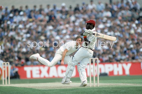 Viv Richard West Indies hooks Derek Pringle England 1984