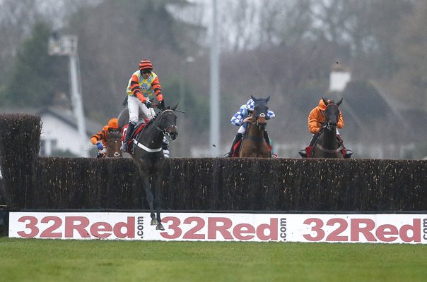 Nico de Boinville & Might Bite win King George Kempton 2017