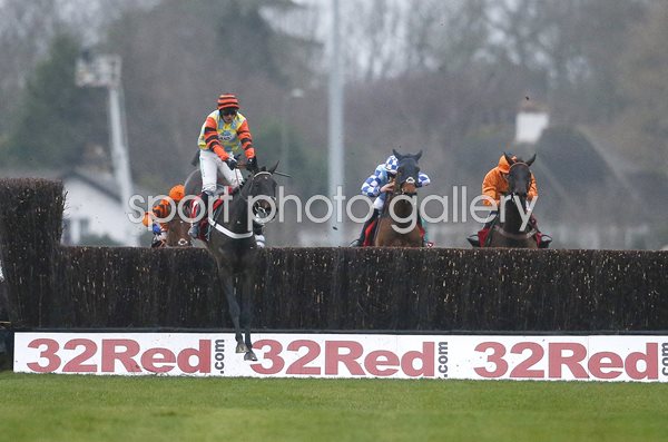 Nico de Boinville & Might Bite win King George Kempton 2017