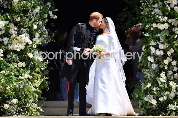 Prince Harry kisses new wife Meghan Markle Windsor 2018