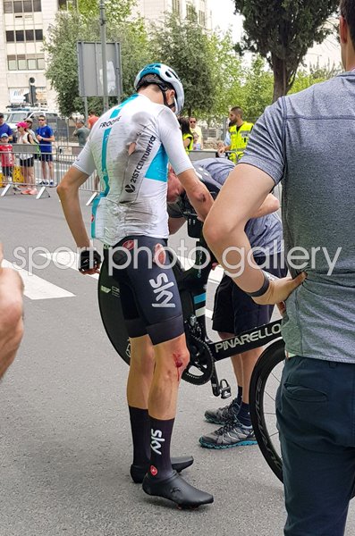 Chris Froome Crash Time Trial Jerusalem Stage 1 Giro 2018