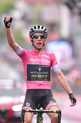 Simon Yates Pink Jersey wins Stage 15 Giro 2018
