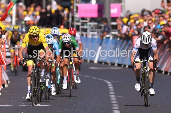 Simon Yates v Chris Froome Sprint Stage 15 Tour de France 2017 