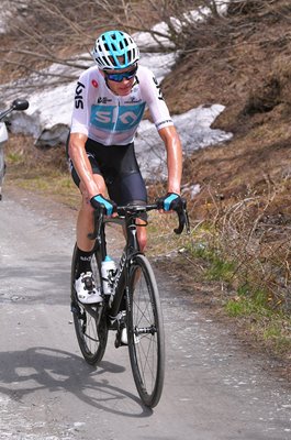 Chris Froome climbs Colle Delle Finestre Giro Stage 19 2018