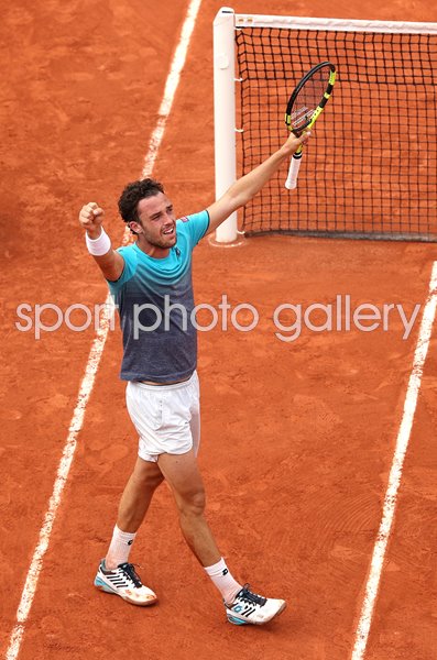 Marco Cecchinato beats Novak Djokovic Paris 2018