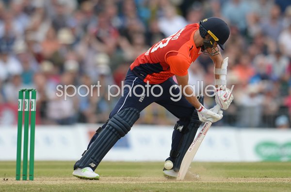 Safyaan Sharif Scotland winning wicket v England ODI 2018