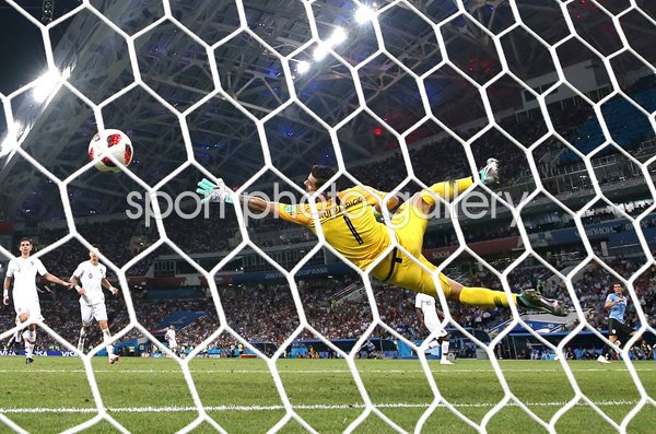 Edinson Cavani Uruguay scores past Rui Patricio Portugal World Cup 2018