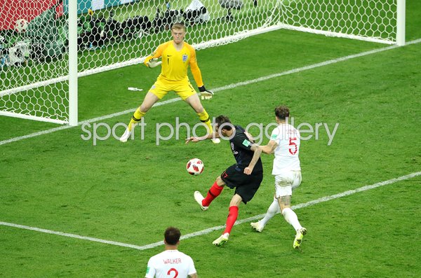 Mario Mandzukic Croatia scores v England World Cup 2018