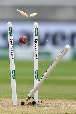 Ben Stokes bowls Dinesh Karthik England v India 2018