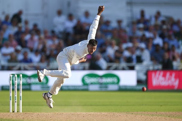 Hardik Pandya India bowls v England Trent Bridge 2018