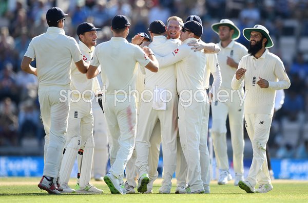 Ben Stokes & England celebrate v India 4th Test 2018