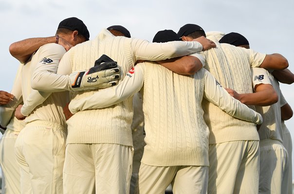 England Huddle v India 4th Test Ageas Bowl 2018