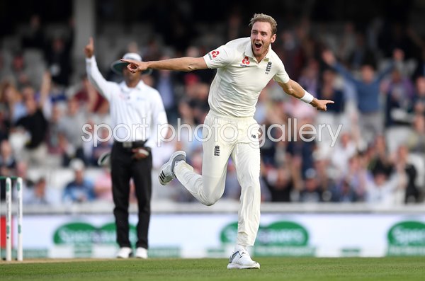 Stuart Broad England dismisses Virat Kohli Golden Duck Oval 2018  