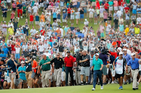Crowds follow Tiger Woods Final Hole Tour Championship 2018