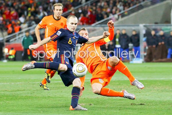 2010 World Cup Final - Iniesta scores for Spain 