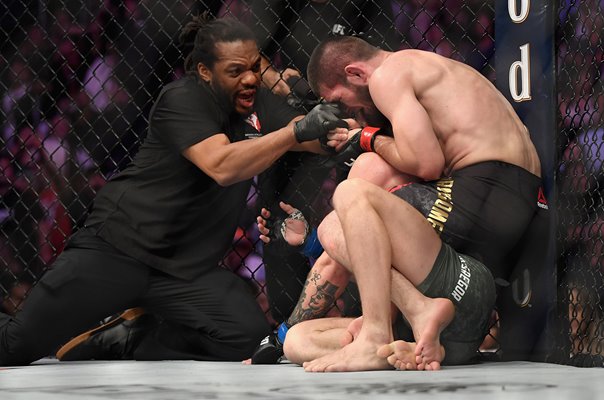 Khabib Nurmagomedov beats Conor McGregor UFC Las Vegas 2018