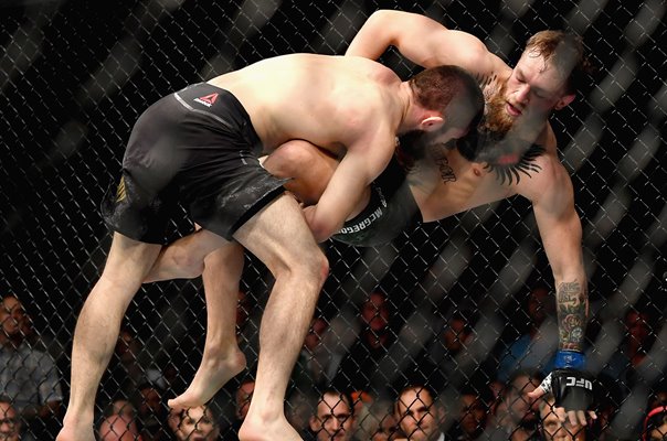 Khabib Nurmagomedov beats Conor McGregor UFC 229 2018
