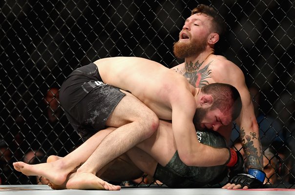 Khabib Nurmagomedov beats Conor McGregor UFC 229 Las Vegas 2018