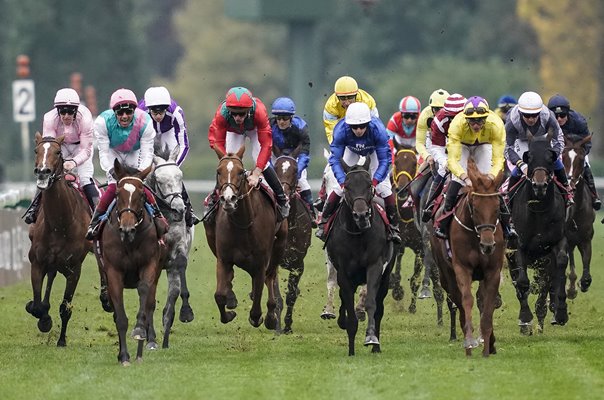 Frankie Dettori & Enable win Prix de l'Arc de Triomphe 2018