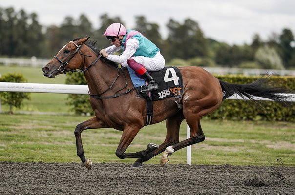 Jockey Frankie Dettori riding Enable Kempton Races 2018