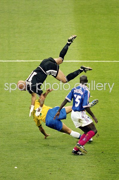 Fabien Barthez France v Ronaldo Brazil World Cup Final 1998