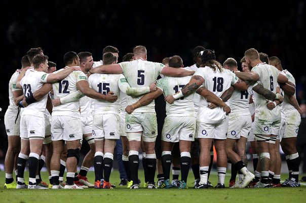 England team huddle v South Africa Twickenham 2018