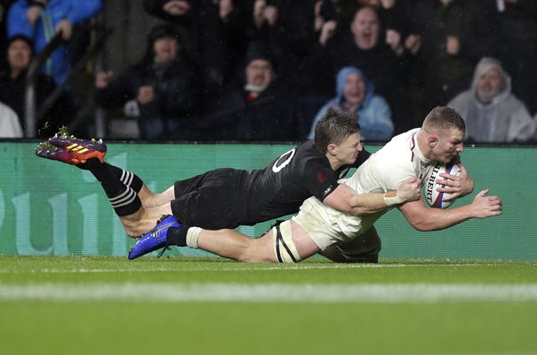 Sam Underhill England & Beauden Barrett New Zealand 2018